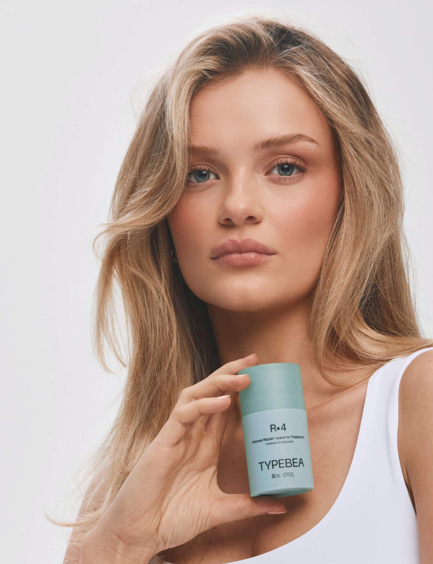 Model holding R·4 Intense Repair Leave-In Treatment
